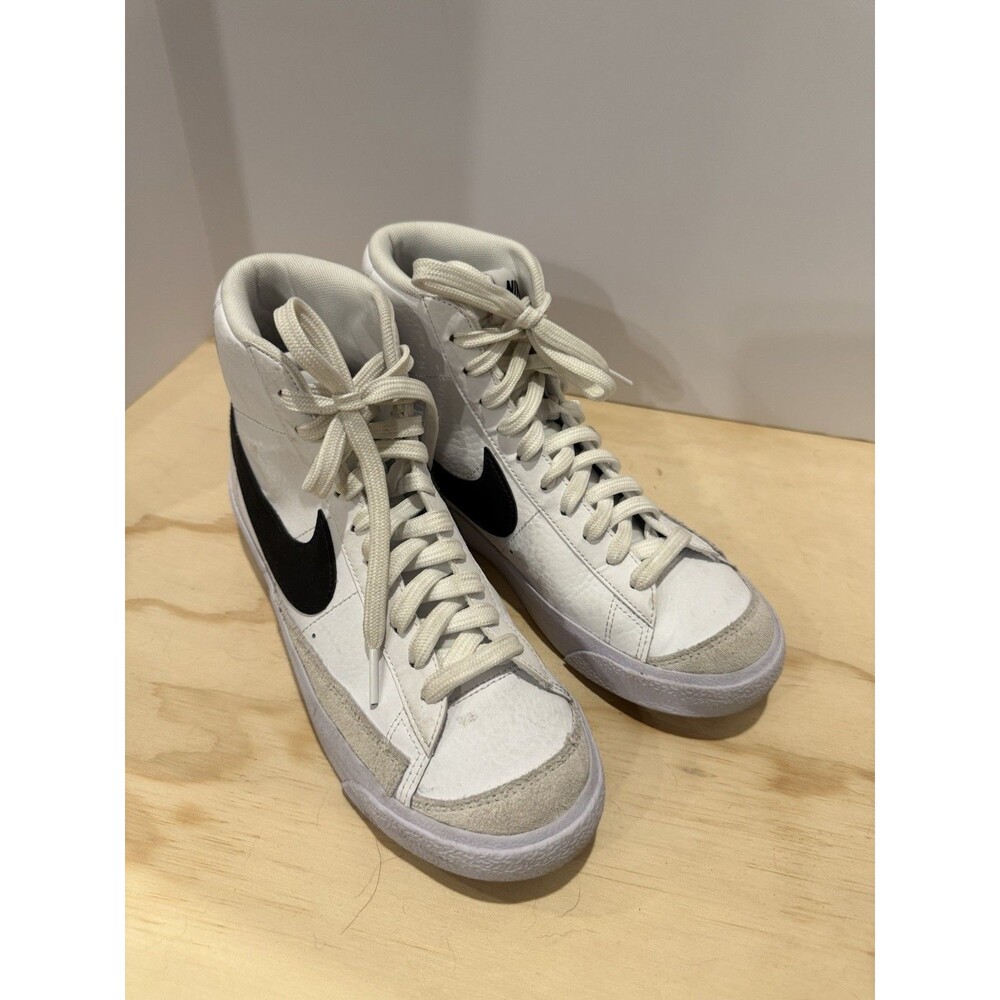 Nike Men’s White/Black Mid Top Lace Up Athletic Sneakers Rubber Outsole